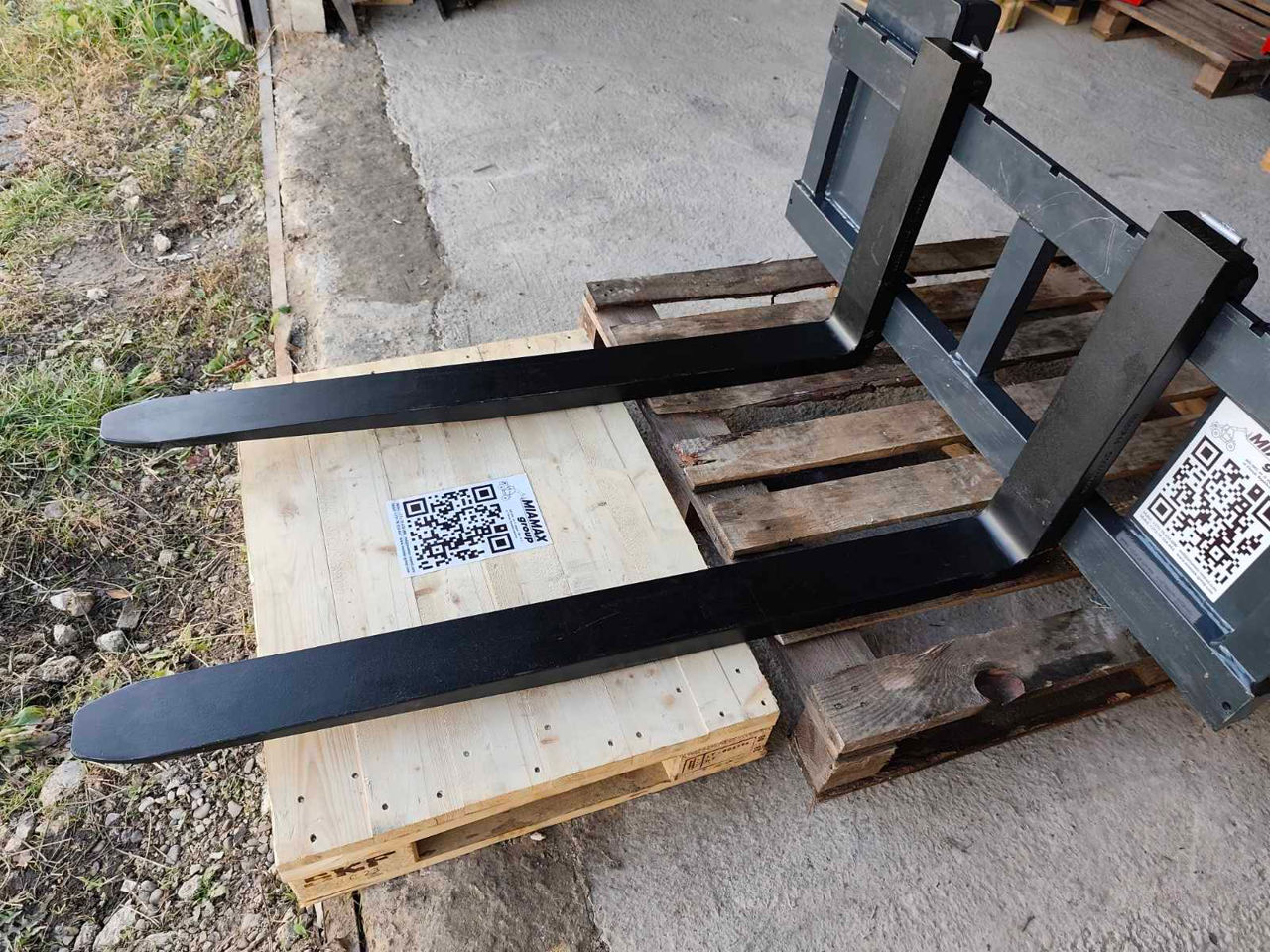 Cărucior cu furci pentru miniîncărcătoare Bobcat, Gehl, Mustang, Manitou, Case, CAT