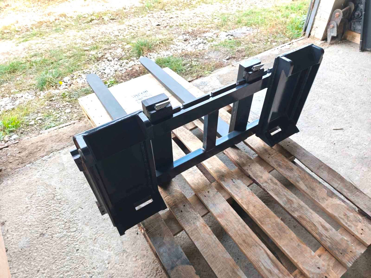 Cărucior cu furci pentru miniîncărcătoare Bobcat, Gehl, Mustang, Manitou, Case, CAT full